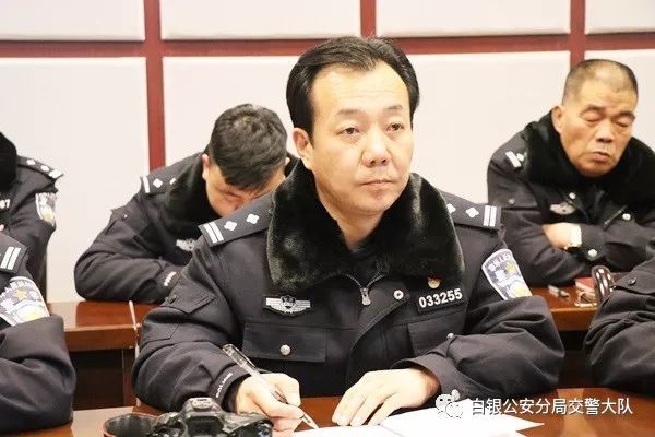 白银公安分局政委李林明代表分局党委对交警大队全面工作进行调研督导