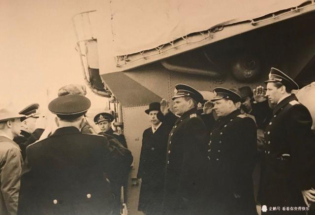 参观苏联红旗北方舰队的卡斯特罗 海军上将戈尔什科夫