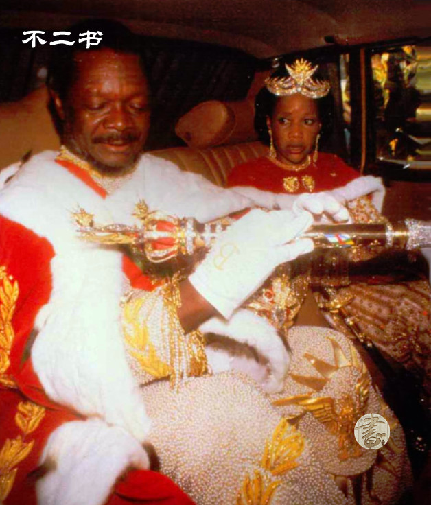 中非暴君博卡萨一世加冕礼:皇冠,权杖,戒指动用1.3万