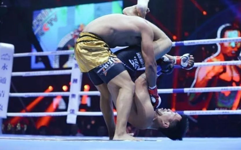 对华战无不胜的韩国拳手 被这个蒙古汉子给摔晕了