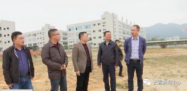 2月25日下午,县长张明东带队前往龙泽食品,县总医院整体迁建等挂钩