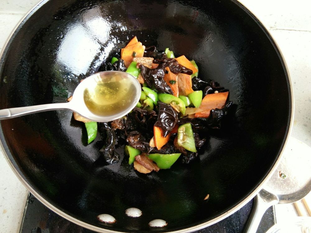 饭店做菜离不开明油,明油到底是什么油?加一