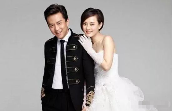 邓超一家亮相,妻子容颜不老,儿女漂亮帅气