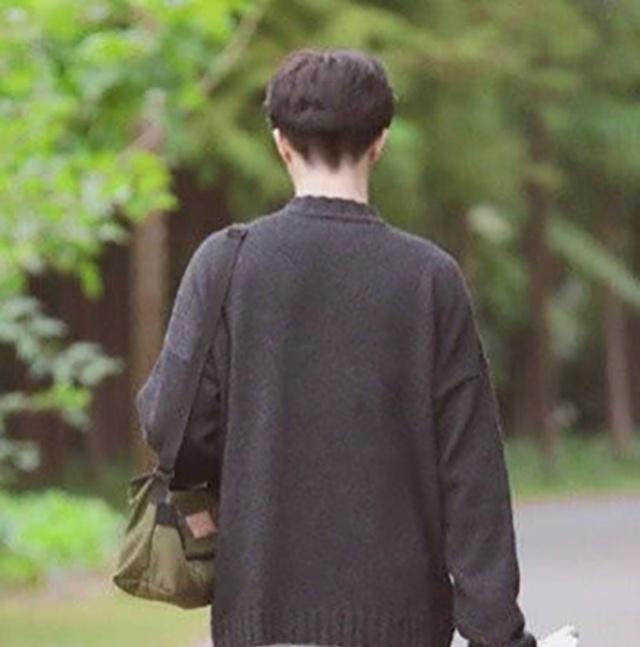 盘点娱乐圈中9张男神背影照,你能认出几个?赌你一个都