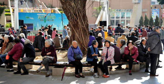 中国14亿人口还让生二胎_中国地图(2)