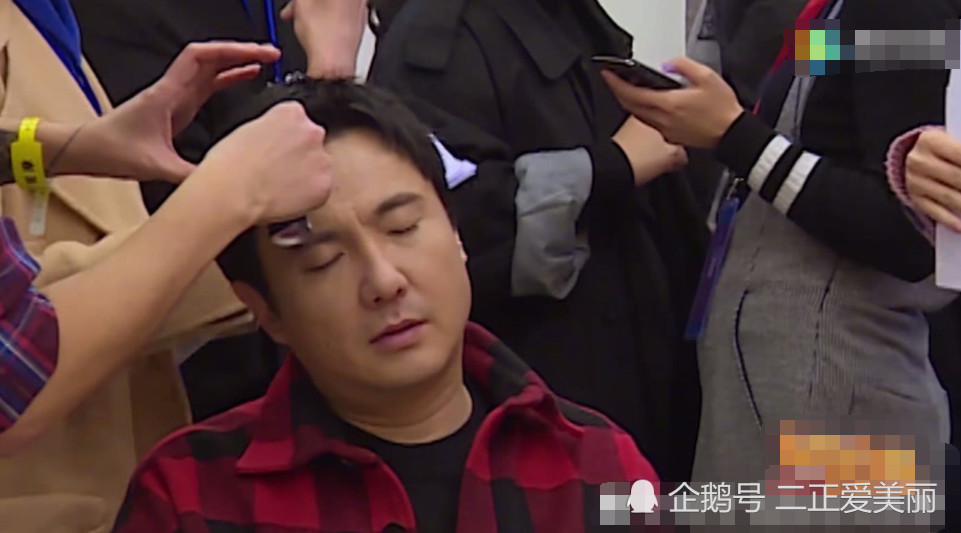 沈腾累到在睡觉,华晨宇