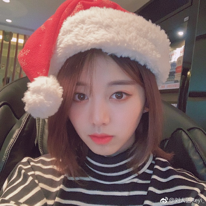 国内女团办签售会,粉丝跪着与偶像互动?看了原