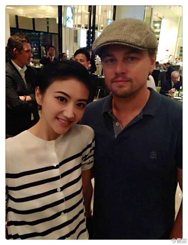 景甜直播素颜化妆,颜值赛高,双眼皮比杜海涛的