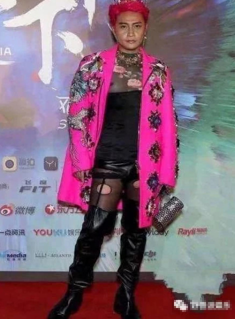 陈志朋的奇装异服都是公司逼他穿的?疑已秘密