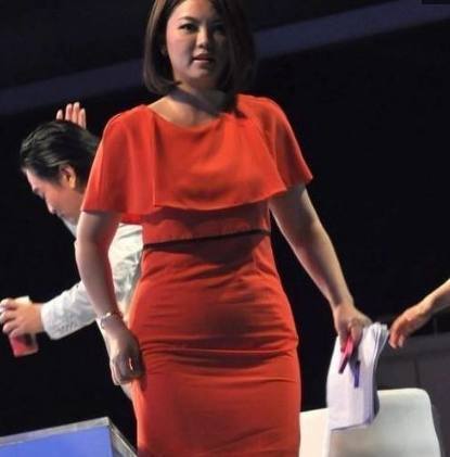 李湘出席活动秀“黄蜂腰”，减肥成功的她被路人大 赞好美（组图） - 12