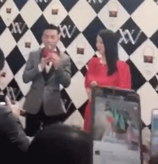 李湘出席活动秀“黄蜂腰”，减肥成功的她被路人大 赞好美（组图） - 4