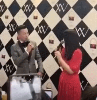 李湘出席活动秀“黄蜂腰”，减肥成功的她被路人大 赞好美（组图） - 5