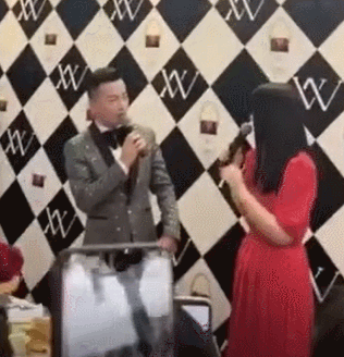 李湘出席活动秀“黄蜂腰”，减肥成功的她被路人大 赞好美（组图） - 9