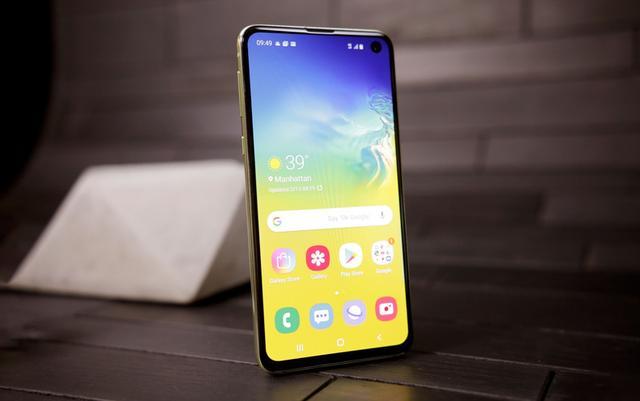 三星S10E终于觉醒了:狙击iPhoneXR的次旗舰