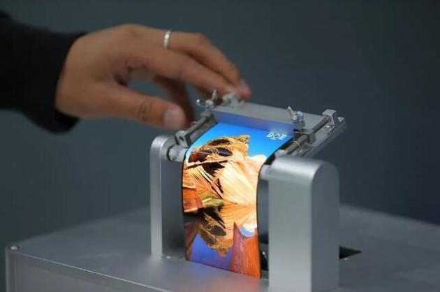 华为折叠屏手机要看韩国人脸色?OLED关键材