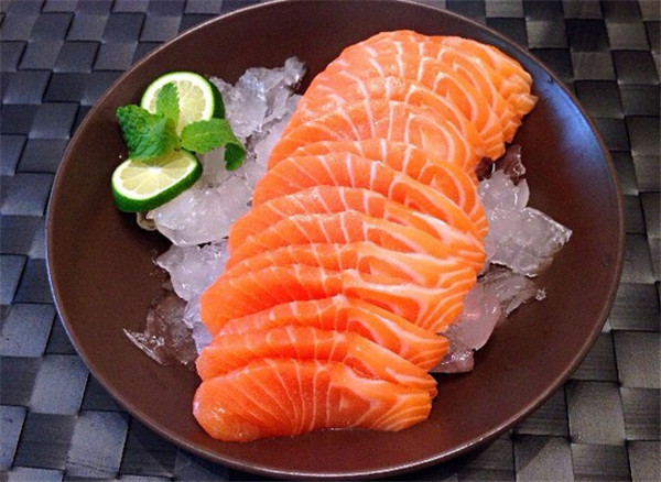 日料菜单上的生鱼片都是啥鱼?这种合成的生