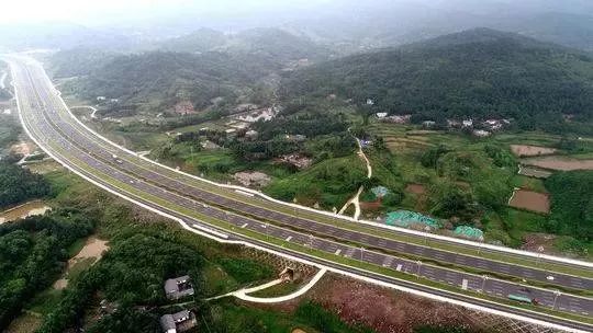 天府仁寿大道,经井研县向南至五通桥接乐山五犍沐快速公路经五通桥区