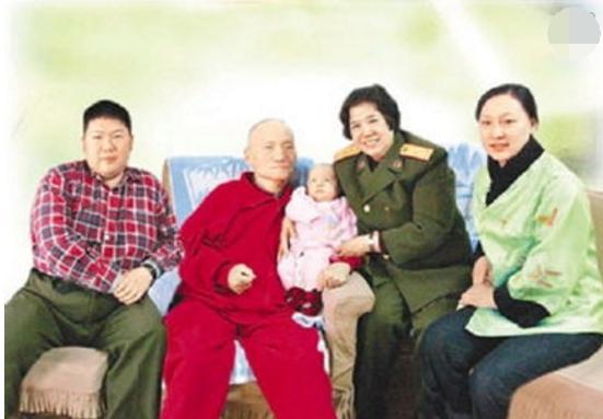 毛东东与爷爷毛岸青的珍贵照片,如今的毛东东长得很