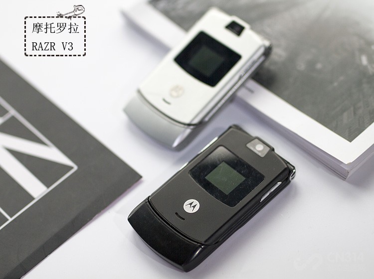 2019年再次看到摩托罗拉razr 这些经典翻盖机在我脑子