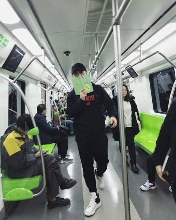 黄晓明致北京地铁瘫痪