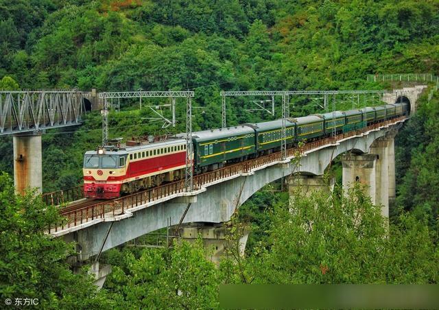 襄渝铁路:穿越秦巴山区,桥隧比不亚于宝成线