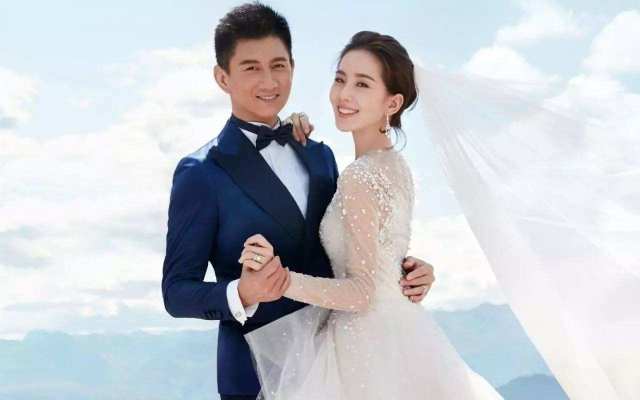 白色底婚纱照_婚纱照风格