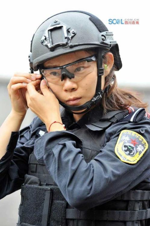 四川女特警大比武 高颜值霸王花亮相