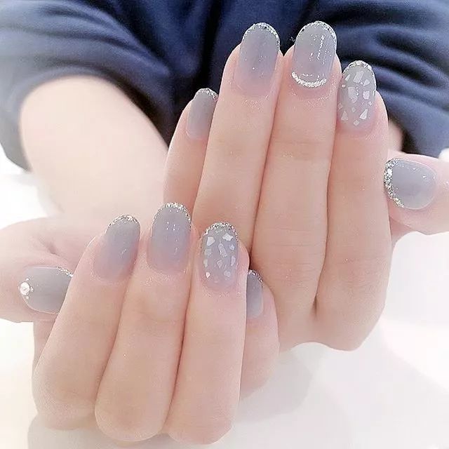 今年最精致的网红美甲—细边法式,超适合新娘