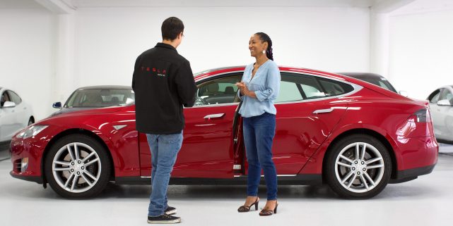 特斯拉大幅降低零售员工薪酬 员工质疑为规避