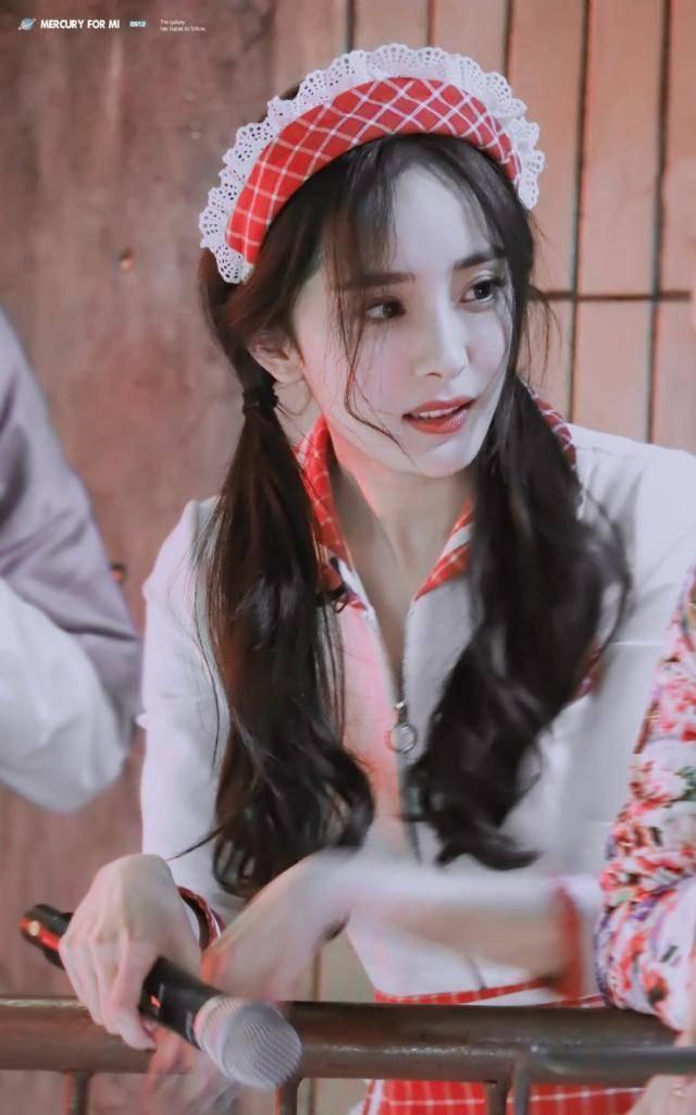 杨幂女仆装,萌萌哒!