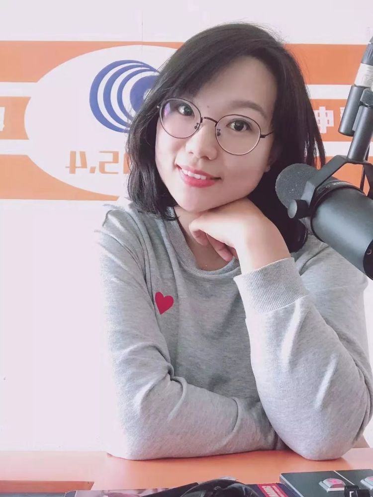 平邑广播电视台美女主播,个个养眼!fm105.