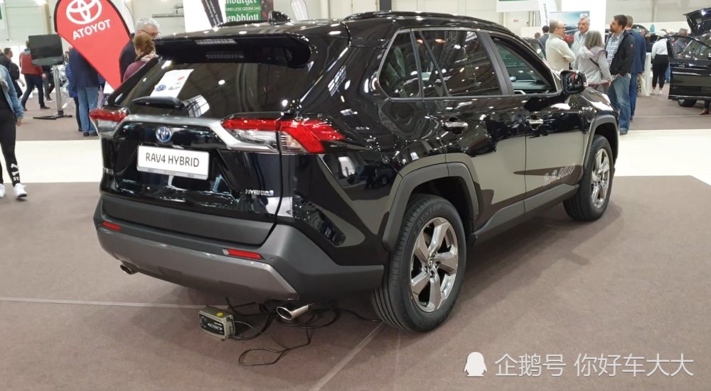 2019款丰田rav4混动黑色实车拍摄,外观更加年轻