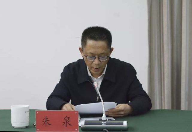 3月2日,罗甸县委书记杨朝伟主持召开十二届县委常委会第111次(扩大)