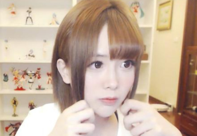 同样都是女装大佬,圆肥白a级,艾比s级,而他sss级