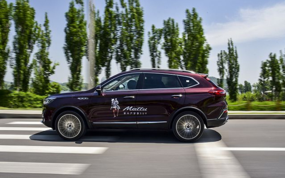 全系宝马发动机,配备奔驰内饰,高端SUV仅售1