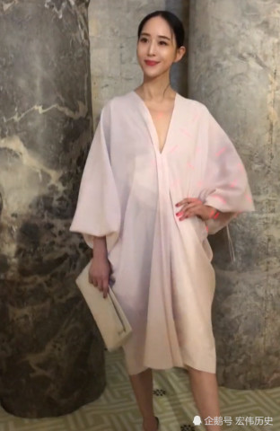 张钧甯"穿睡衣"参加活动,全程目不斜视,网友:泫雅style