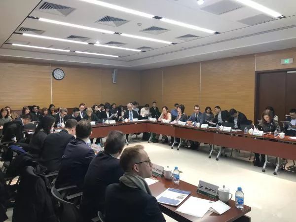 中国和欧盟经济总量占几分之几_七巧板占几分之几画图(3)