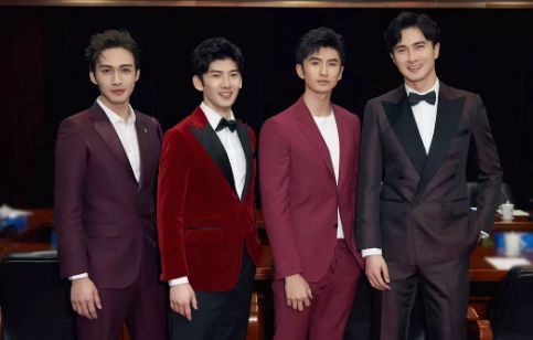 杨幂又碰上一对夜光剧本?到底是已婚生子还是与情恋小师妹?