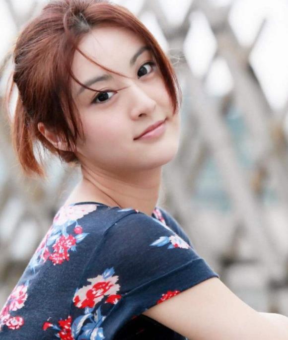 甘露是《特种兵》中的女兵,当看到脱下军装后,网友:不淡定了!