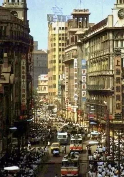 看完上海70-90年代的老照片 真心感慨阿拉上海日新月异的发展 下面