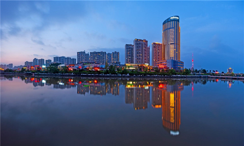 临沂的经济总量_临沂经济学校鸟瞰图