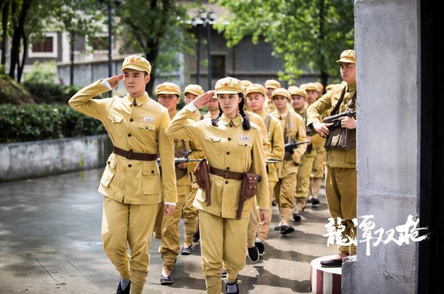川味红色传奇《龙潭双枪》今晚燃爆荧屏,为观众献上一