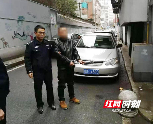 衡阳警方经 衡阳群众 举报 破获车内财物被盗案
