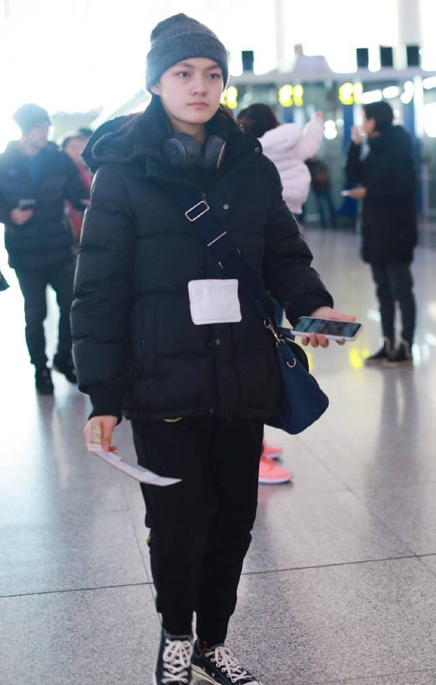 金马影后文淇穿搭随性自然,感觉这才是高中生