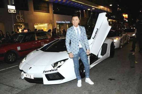 李连杰的徒弟,成龙见了都敬三分,今千万豪车出行太帅气