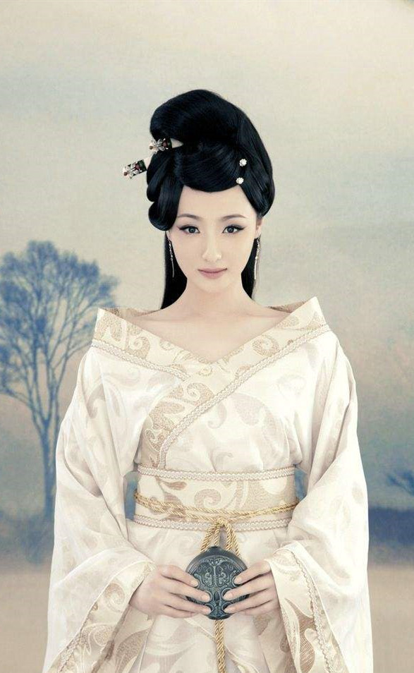 古装美女,天生丽质,倾国倾城让她很难埋没世间