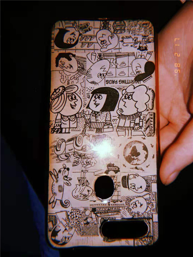 00后小学生手机壳太脱俗,老师看完气得直跺