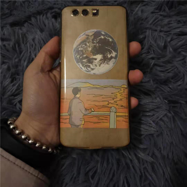 00后小学生手机壳太脱俗,老师看完气得直跺