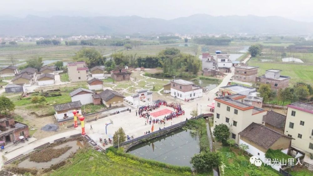 速来围观!航拍阳山七拱镇苦竹湖村"耍日"习俗暨三八"敬老爱老"活动!