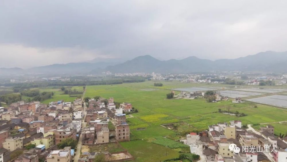 速来围观!航拍阳山七拱镇苦竹湖村"耍日"习俗暨三八"敬老爱老"活动!